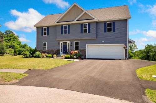 10 Quissett St, Worcester, MA 01602 exterior