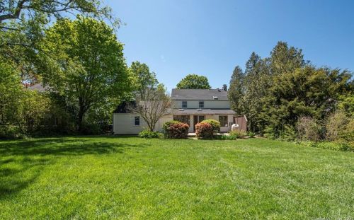 44 Chestnut Hill Rd, Bridgeport, CT 06611 exterior
