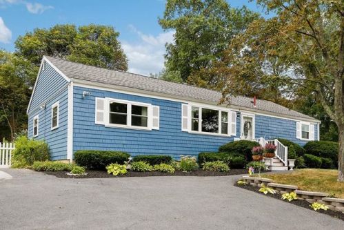 54 Lake Dr, Weymouth, MA 02188 exterior