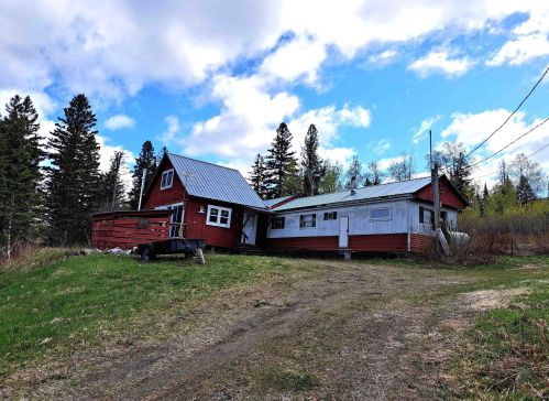 848 Diamond Pond Rd, Colebrook, NH 03576 exterior