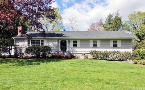12 Coachlamp Ln, Greenwich, CT 06830 exterior