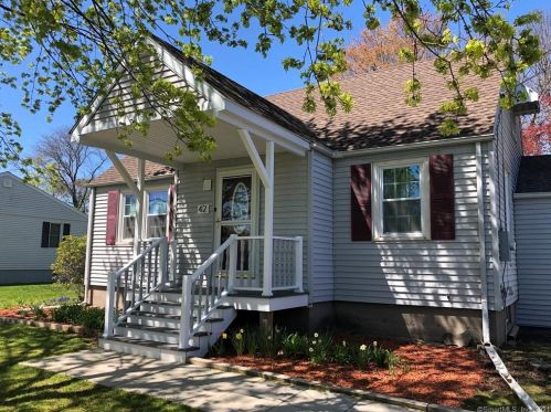 42 Homecrest Dr, Kensington, CT 06037 exterior