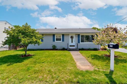 171 Bryant St, Cumberland, RI 02864 exterior