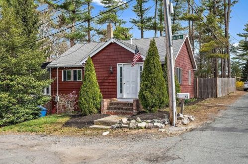 74 Robins St, East Bridgewater, MA 02333 exterior