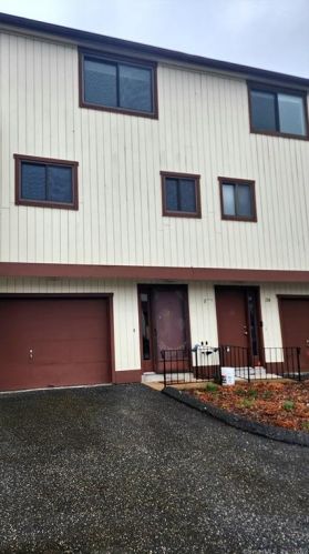 173 Beacon Hill Cmn, Beacon Falls, CT 06403 exterior