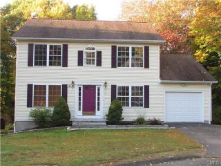 68 Montgomery St, Huntington, CT 06484 exterior