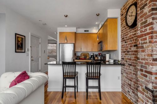275 2Nd St, Roxbury-Xing, MA 02127 exterior