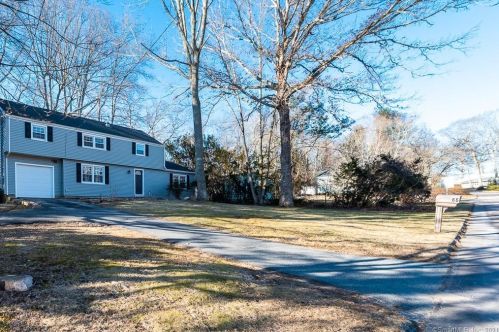66 Meeting House Ln, Gales Ferry, CT 06339 exterior