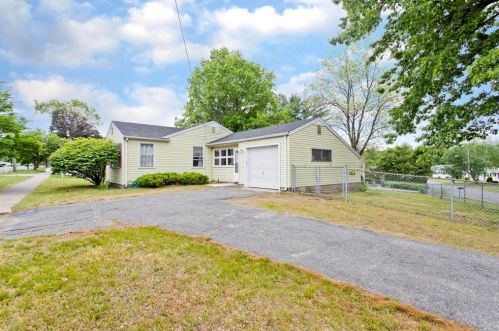 688 Parker St, Springfield, MA 01129 exterior