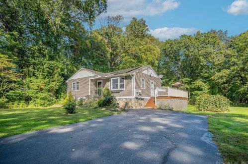 12 Dean Rd, East Lyme, CT 06333 exterior