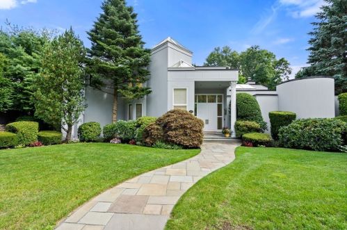 30 Laurus Ln, Newton, MA 02459 exterior