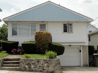 37 Magdalene St, Providence, RI 02909 exterior