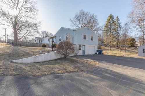 216 Farmer Brown Ln, West-Springfield, MA 01089 exterior