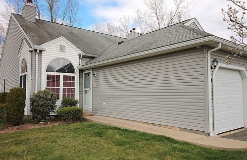 194 Brookfield Ln, Agawam, MA 01001 exterior