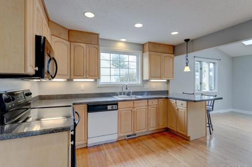 126 Alexander Rd, New-Britain, CT 06053 exterior