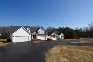 33 Olde Canal Way, Uxbridge, MA 01569 exterior