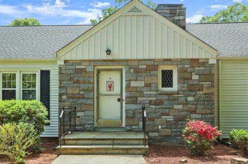 14 Hillcrest Rd, Bridgeport, CT 06606 exterior