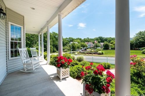 1 Windward Dr, Niantic, CT 06357 exterior