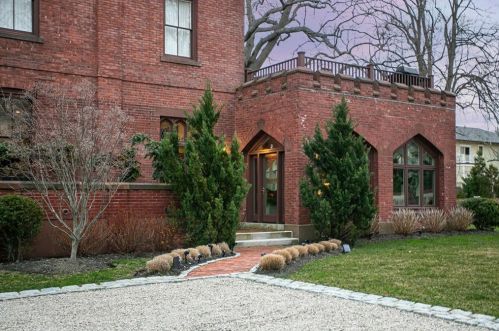 78 Rhode Island Ave, Newport, RI 02840 exterior