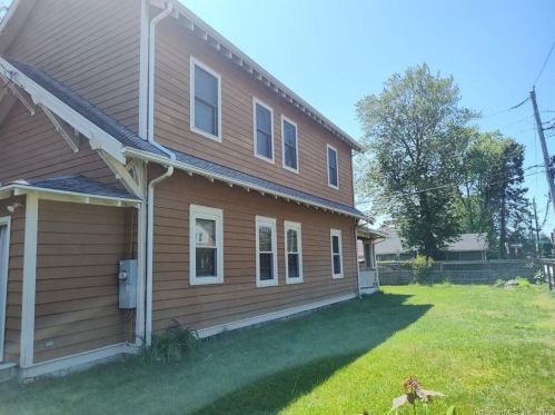 4 Mohegan Ave, Stamford, CT 06902 exterior