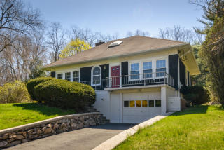 363 Hoyt St, Tokeneke, CT 06820 exterior