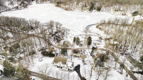 24 Cherokee Rd, Seymour, CT 06478 exterior