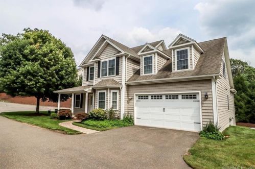 3 Cisco Dr, Huntington, CT exterior