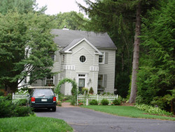 3 Bernard St, Newton, MA 02461 exterior