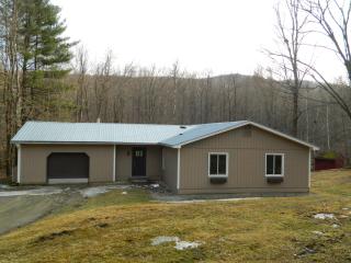 1555 Texas Hill Rd, Huntington, VT 05462 exterior