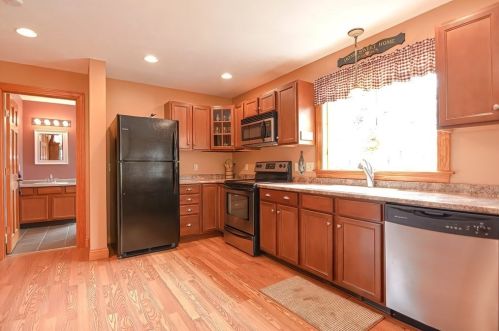 283 Oakham Rd, Barre, MA 01005 exterior