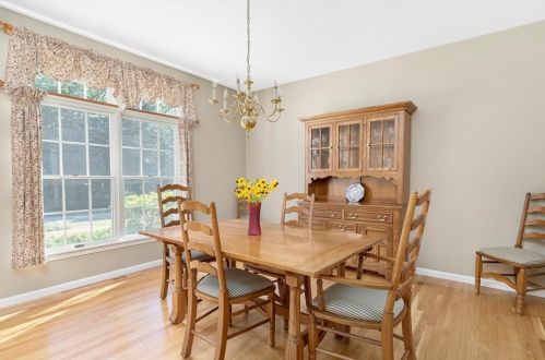 5 Tipping Rock Dr, East-Greenwich, RI 02818 exterior