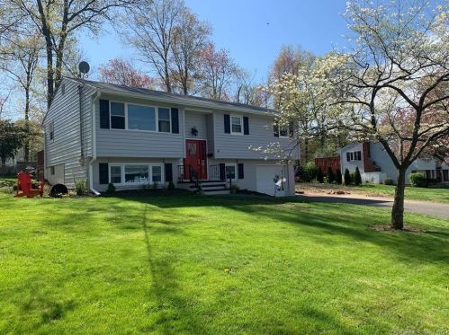 40 Eaton Dr, Wallingford, CT 06492 exterior