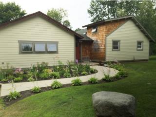 402 Country Club Rd, Hog-Island, VT 05488 exterior