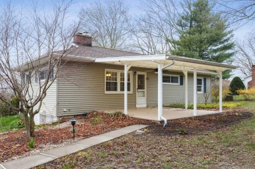 35 Cassandra Dr, Waterbury, CT 06716 exterior