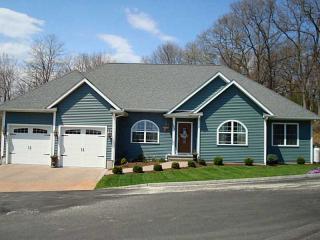 185 Vivian St, Woonsocket, RI 02895 exterior