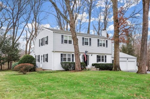 7 Little John Ln, Stamford, CT 06907 exterior