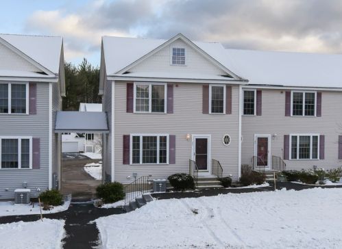 22 Footbridge Ln, Dover, NH 03820 exterior