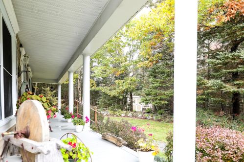 17 Meadow Ln, Blue Hill, ME 04614 exterior