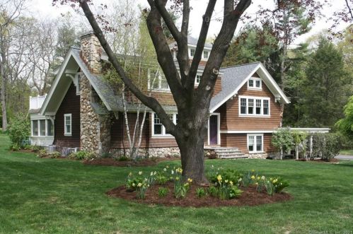 5 Watering Ln, Norwalk, CT 06850 exterior