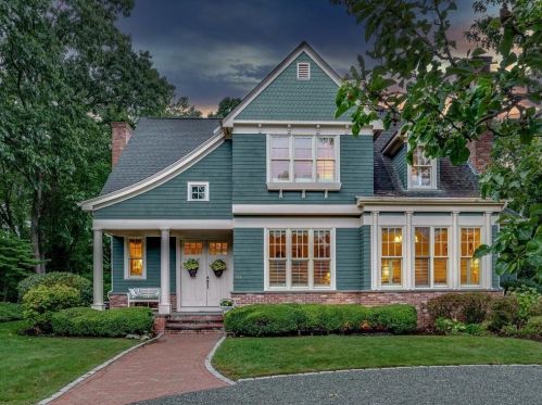 155 Summit View Ln, North Kingstown, RI 02852 exterior