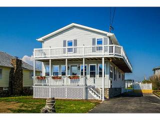 11 Benson Ave, Westerly, RI 02891 exterior