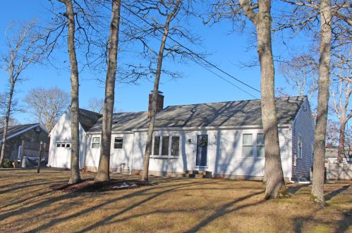 20 Tanglewood Dr, Yarmouth, MA 02673 exterior