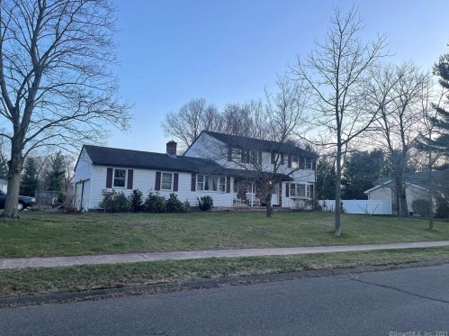 11 Dawn Dr, Wapping, CT 06074 exterior