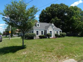 605 Main Ave, Warwick, RI 02886 exterior