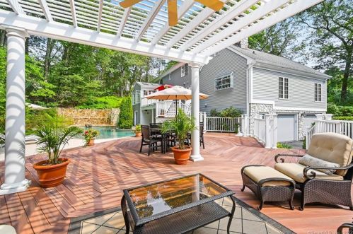 74 Barnswallow Dr, Bridgeport, CT 06611 exterior