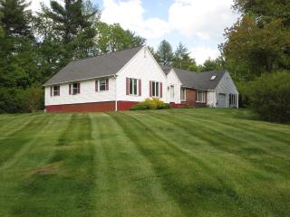 10 Quarry Rd, Hampstead, NH 03841 exterior