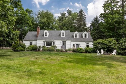 5 Christopher Rd, Ridgefield, CT 06877 exterior