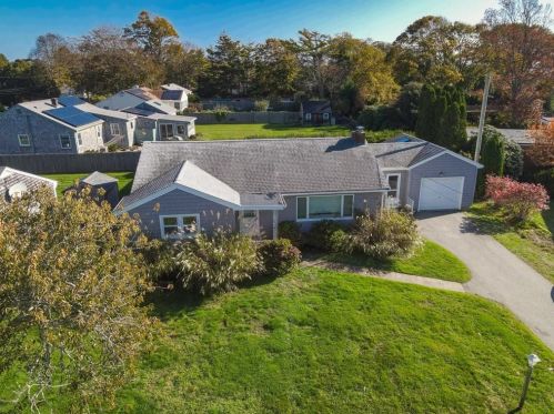 524 Wolcott Ave, Middletown, RI 02842 exterior