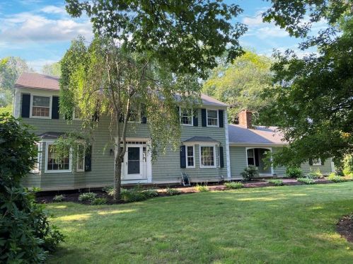10 Limerock Dr, East-Greenwich, RI 02818 exterior