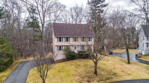 6 Gatehouse Ln, Wilmington, MA 01887 exterior